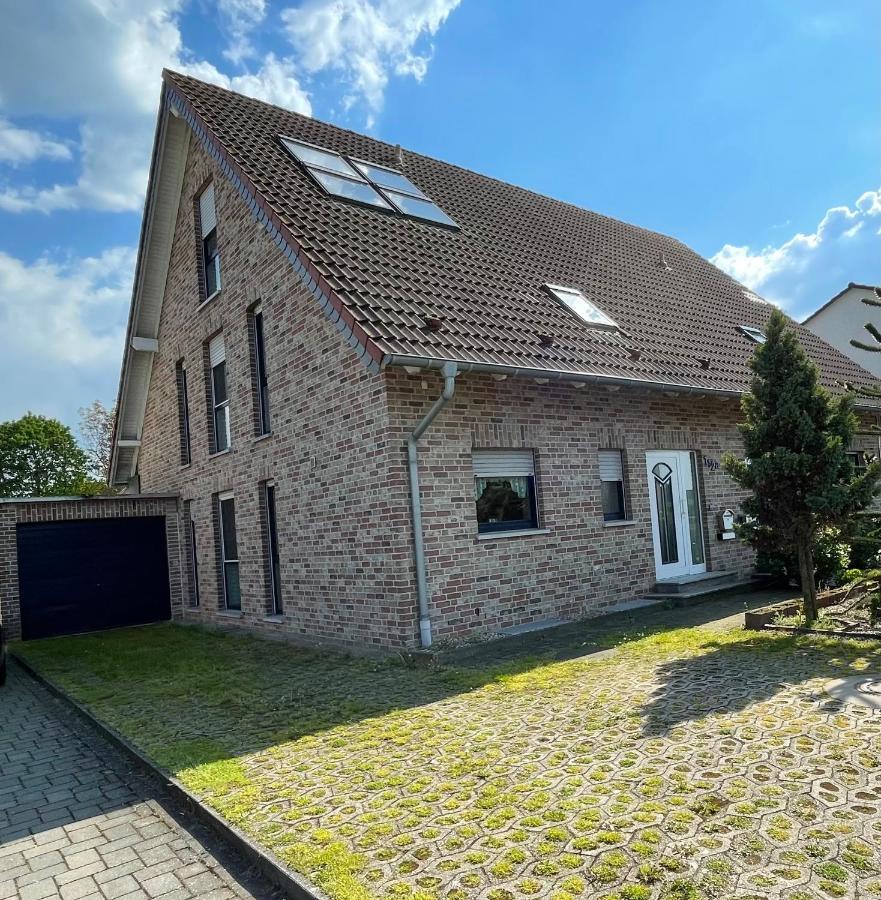 Doppelhaushaelfte In Perfekter Lage Fuer Fahrradtouren - Haus Perrich Wesel  Exterior photo