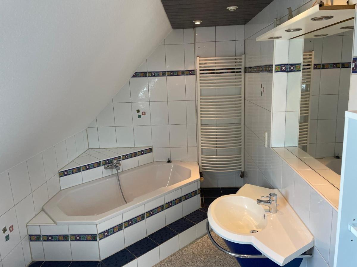 Doppelhaushaelfte In Perfekter Lage Fuer Fahrradtouren - Haus Perrich Wesel  Exterior photo